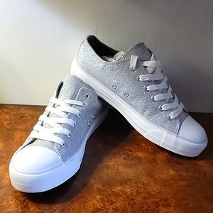 Silver on Canvas ❤️